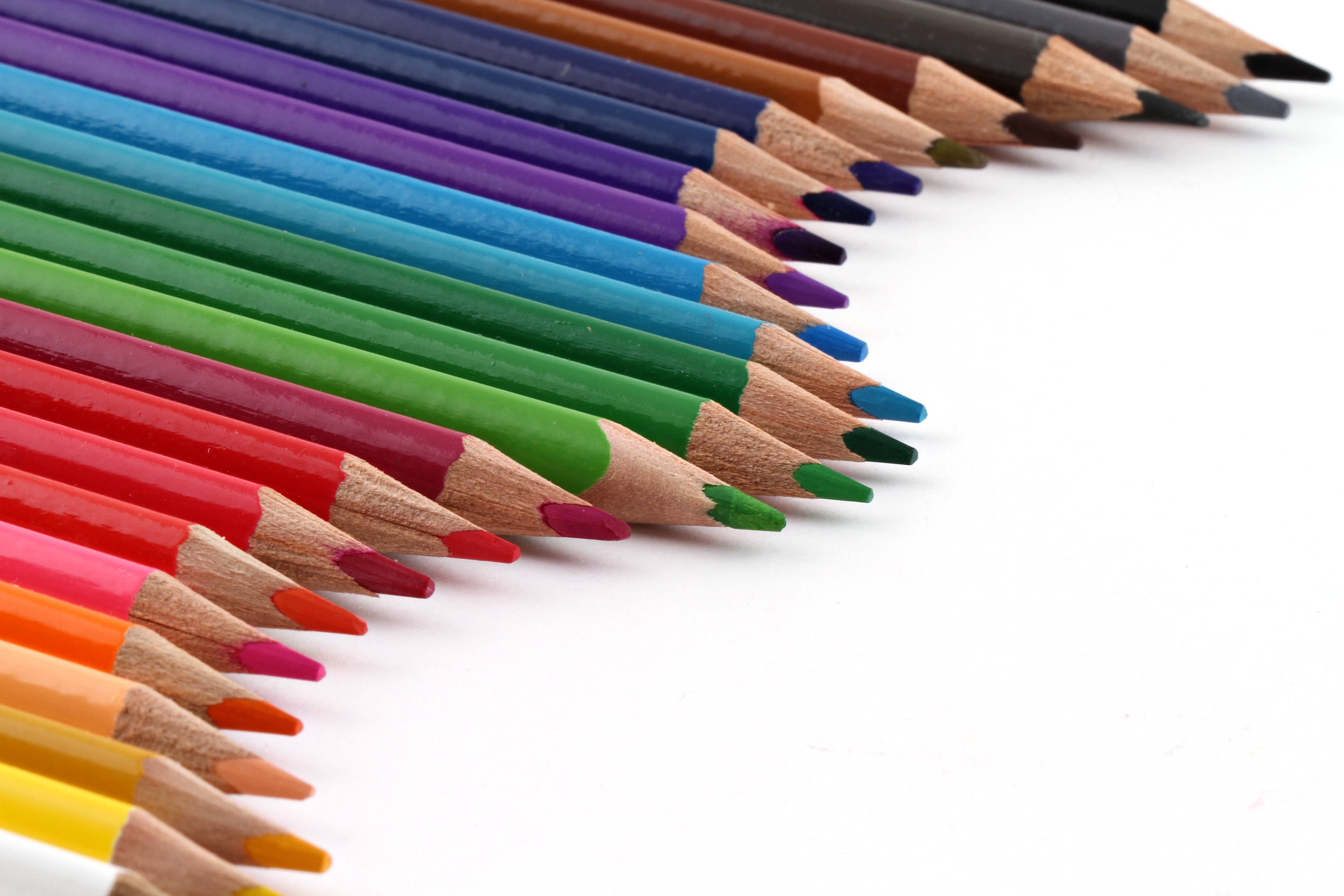 Pencil бесплатная. Карандаши цветные. Цветные карандаши на белом фоне. Красивые карандаши. Яркие цветные карандаши.
